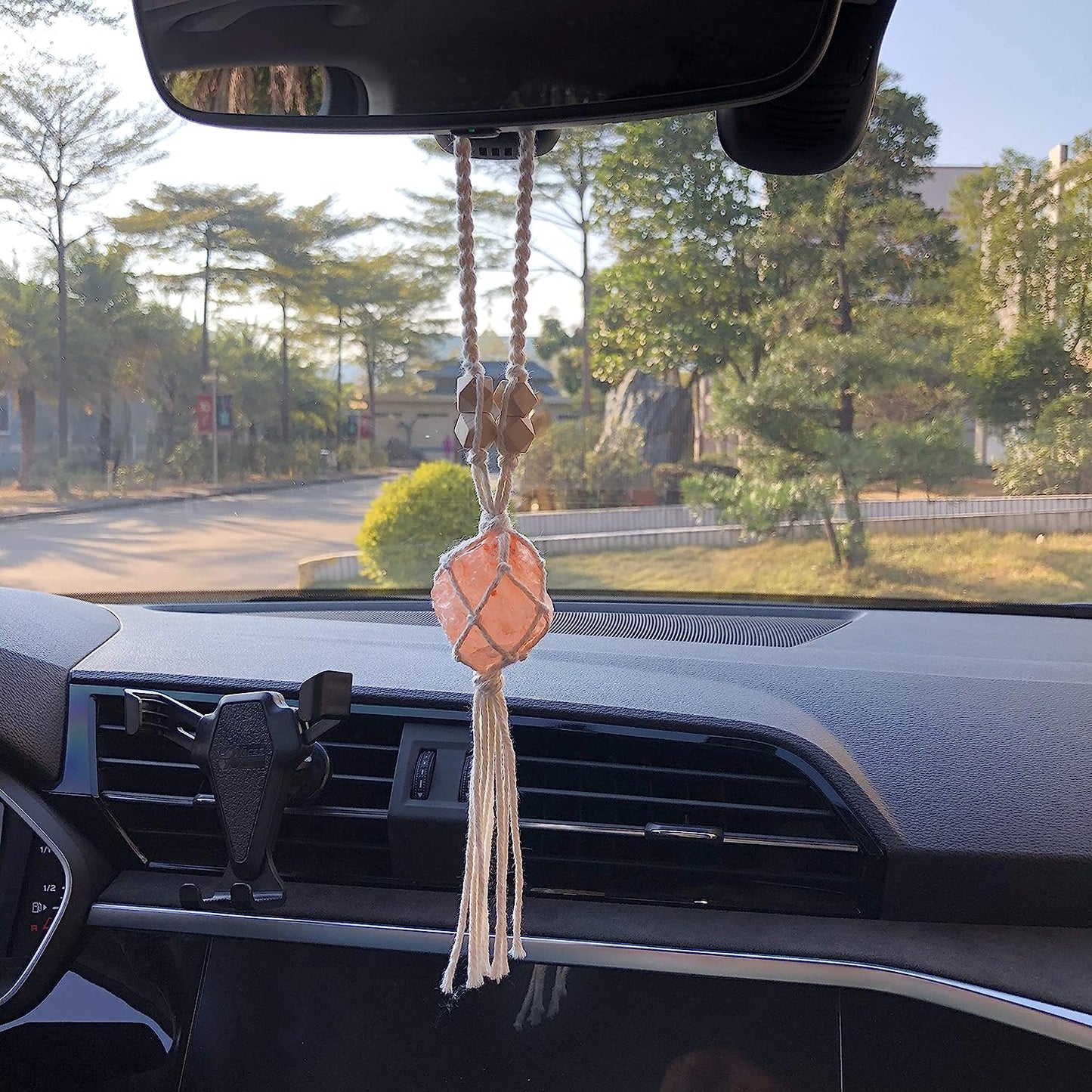 Car Ornament Car Decor Natural Himalayan Salt Stone Crystal Healing Crystals Hanging Ornament Home Indoor Decoration Ornaments for Christmas Party Decor